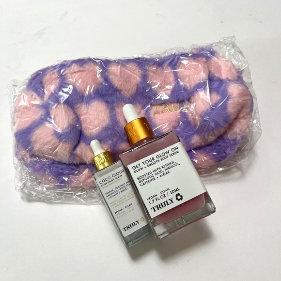 Truly 3pc Coco Glow Body Serum Gift Set After Shave Fuzzy Cosmetic Bag Glow - Picture 4 of 5